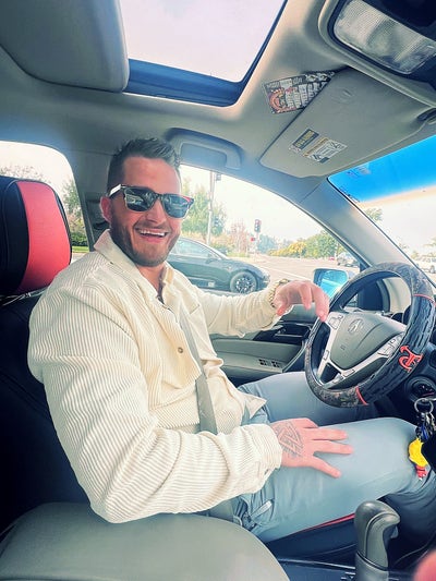 Male counselor and dog need Lake Forest room Main Photo