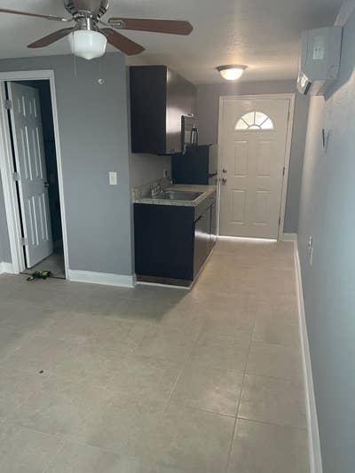 $1000 Eficiency for rent, Town and Contry Main Photo