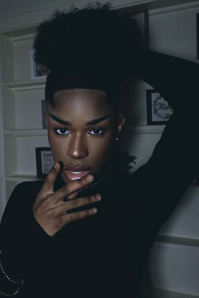 Student looking for a room in Los Angeles now Main Photo