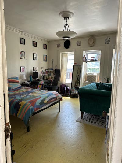 $1,300 / 3br - HUGE room in 3br Brownstone - March Main Photo