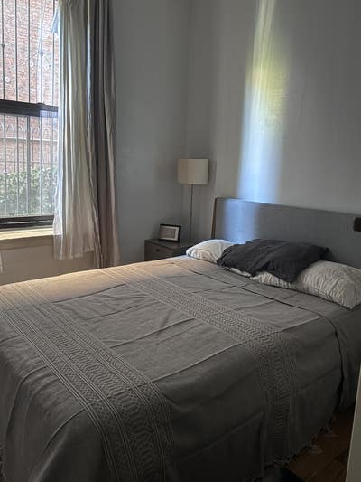 Spacious Qsz bdrm inc. gym & private outdoor space Main Photo