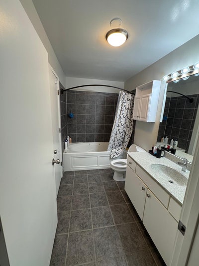 Private Room in 3 bedrooms flat Main Photo