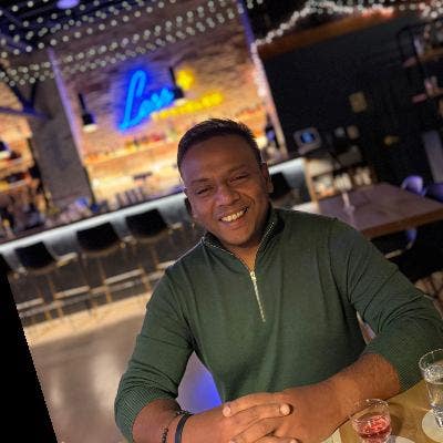 Professional Male seeks a small or large room Main Photo