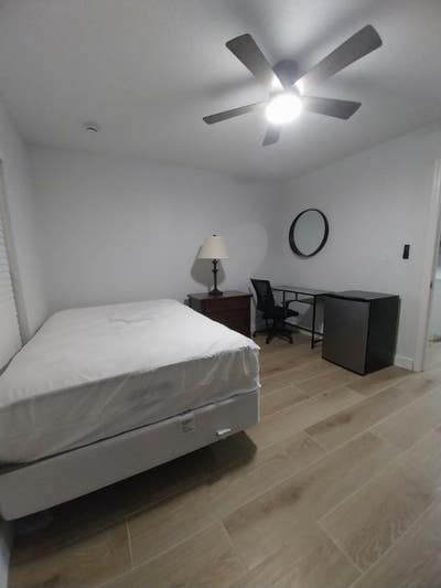 Furnished room for rent Main Photo