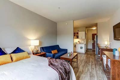  Live in Rome, Beautiful Studio Unit! Don't Miss t Main Photo