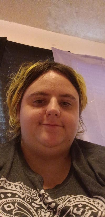 19 year old female needs LA room ready now Main Photo