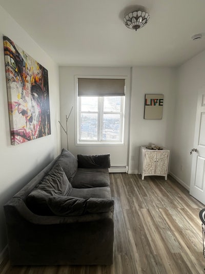 Live alone half the year modern room for rent!  Main Photo