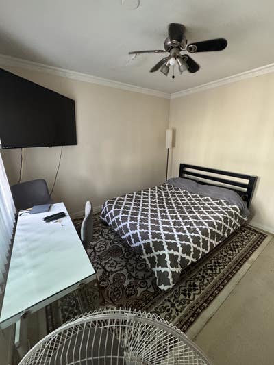 Furnished bedroom Main Photo