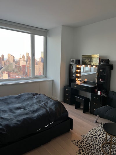 Large bedroom in luxury high rise Main Photo