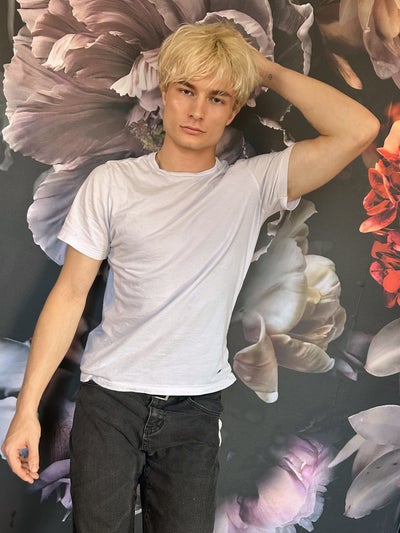 23M restaurant worker looking for room Main Photo