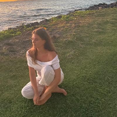 I’m Noate, a 28 yo designer working at an e... Main Photo