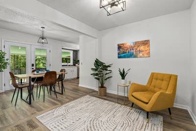 Renovated Vibes in Live Oak ✨Modern Style + Chill  Main Photo