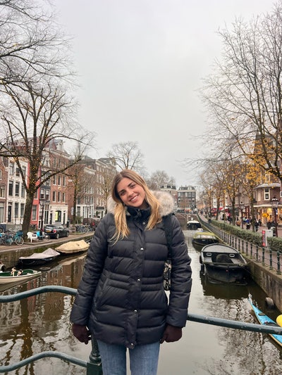 Female student looking for a room in Irvine Main Photo