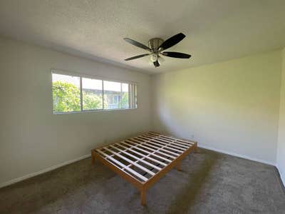 Private room for rent in townhouse  Main Photo