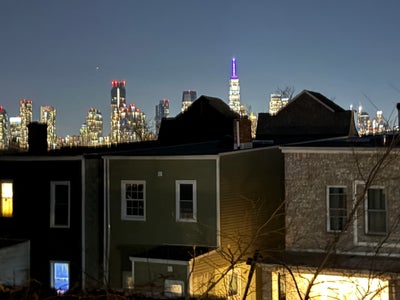 Nyc Views- Balcony- Parking - Yard Main Photo
