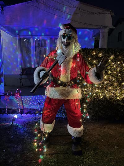 Woman looking for a room in Downtown Whittier Main Photo