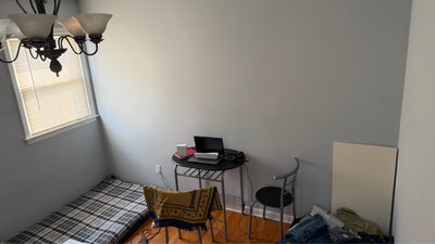 Medium size room some utilities included  Main Photo