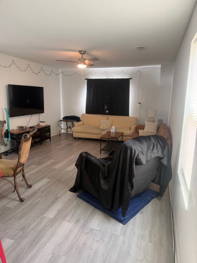 Looking for a chill roommate  Main Photo