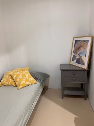 Furnished private bedroom in all woman's apartment Main Photo