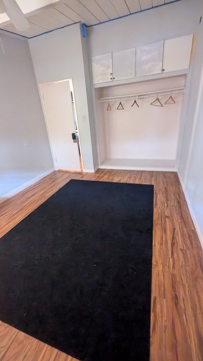 Small cozy room available. Main Photo