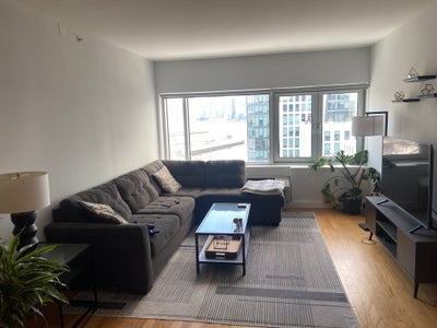 Private 1 Bed / 1 Bath with NYC Skyline Views Main Photo