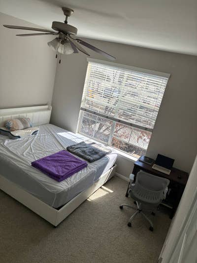 A room in a two bedroom apartment at old farm Main Photo