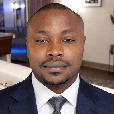 Professional Male seeks a small or large room Main Photo