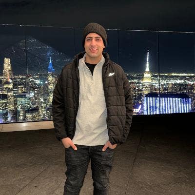 Professional Male seeks a small or large room Main Photo