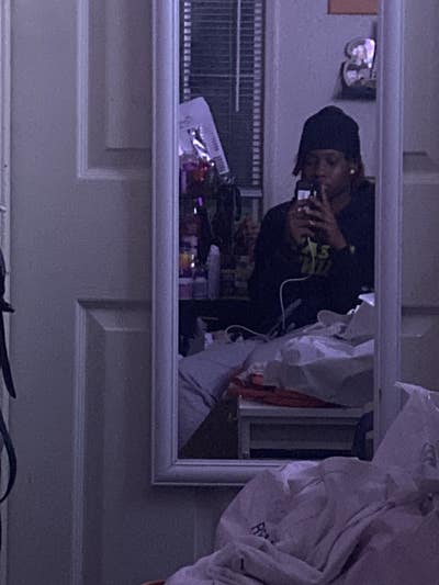 Female student needs room in Los Angeles now Main Photo