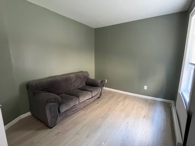 Female looking for row-home roommate Main Photo