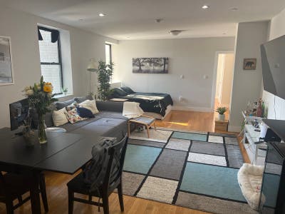 1 Bed / 1 Bathroom Apartment  Main Photo