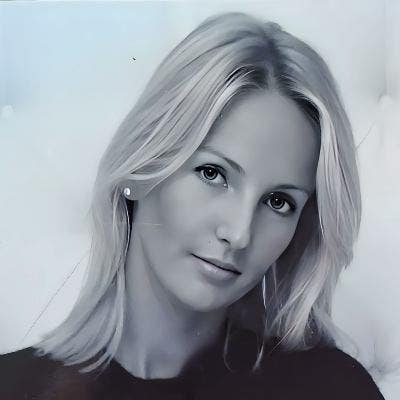 Professional Female seeks a large room Main Photo