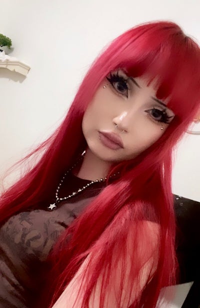 Female student needs Santa Ana room for $900 Main Photo