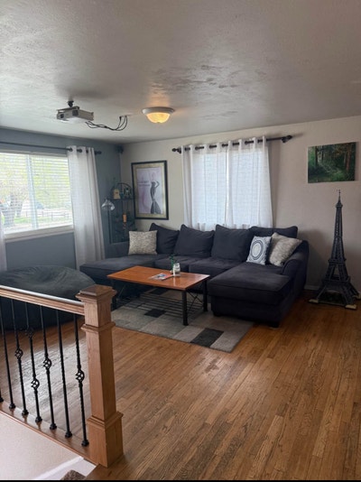 Lower half of a bi level for rent Main Photo