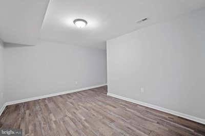 Nice size bedroom for rent Main Photo