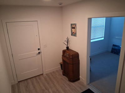 Newer townhome with private room, full bath Main Photo