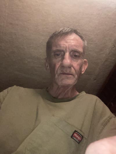 Reliable tenant looking for Los Angeles room Main Photo