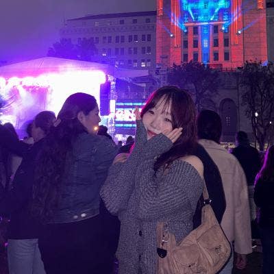 Woman looking for a room in Costa Mesa now Main Photo