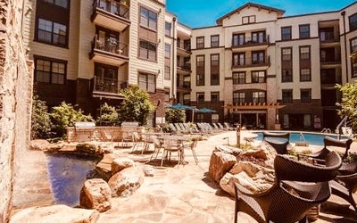 Luxury Apartment in Dilworth, Quiet and Convenient Main Photo