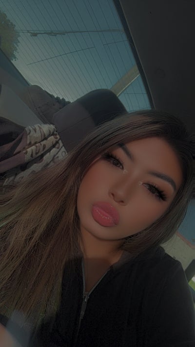 Female 19 looking for a room in Riverside CA Main Photo