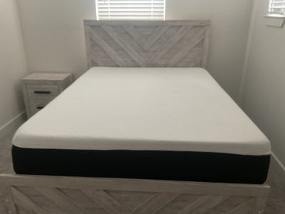 Clean & Spacious Rooms for Rent in Richmond!  Main Photo