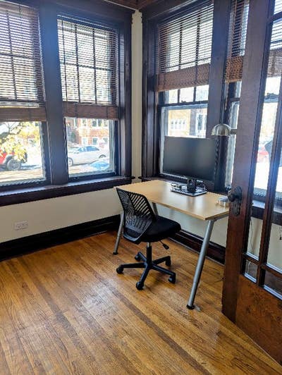 Spacious Queen Room in Roscoe Village Main Photo