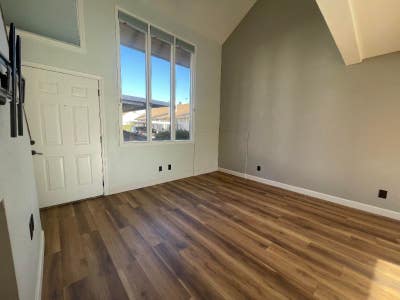 Updated and Bright Centrally Located Condo Main Photo