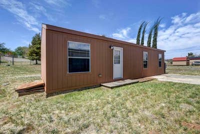 Quaint 1 Bedroom House For Rent_Extra Large Yard Main Photo