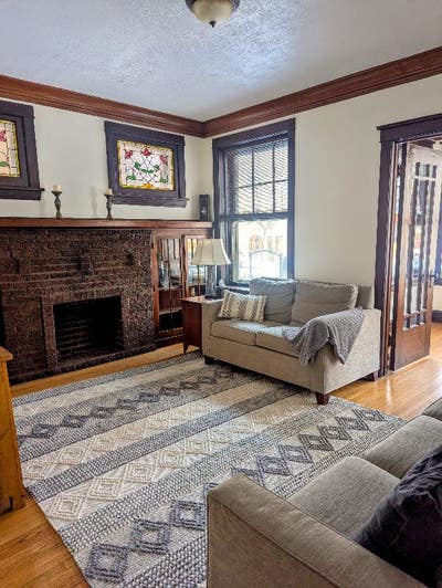 Quiet Queen Room + Workspace in Roscoe Villlage Main Photo