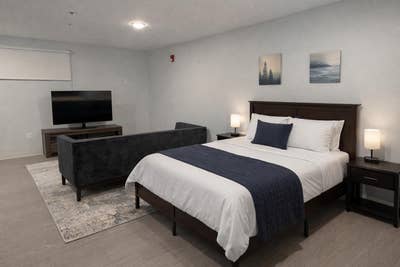 Western  Home Main Photo