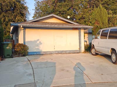 Charming 1BR Room in Shared House with Fenced Yar Main Photo