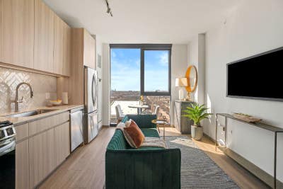 Luxury ConvertibleJr 1 Bedroom in Medical District Main Photo