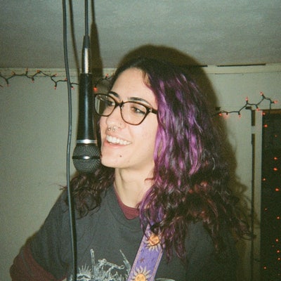 Looking for a place to live :3 Main Photo