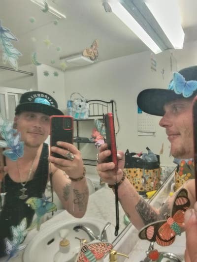 Artist looking for a room in Orange CA area Main Photo